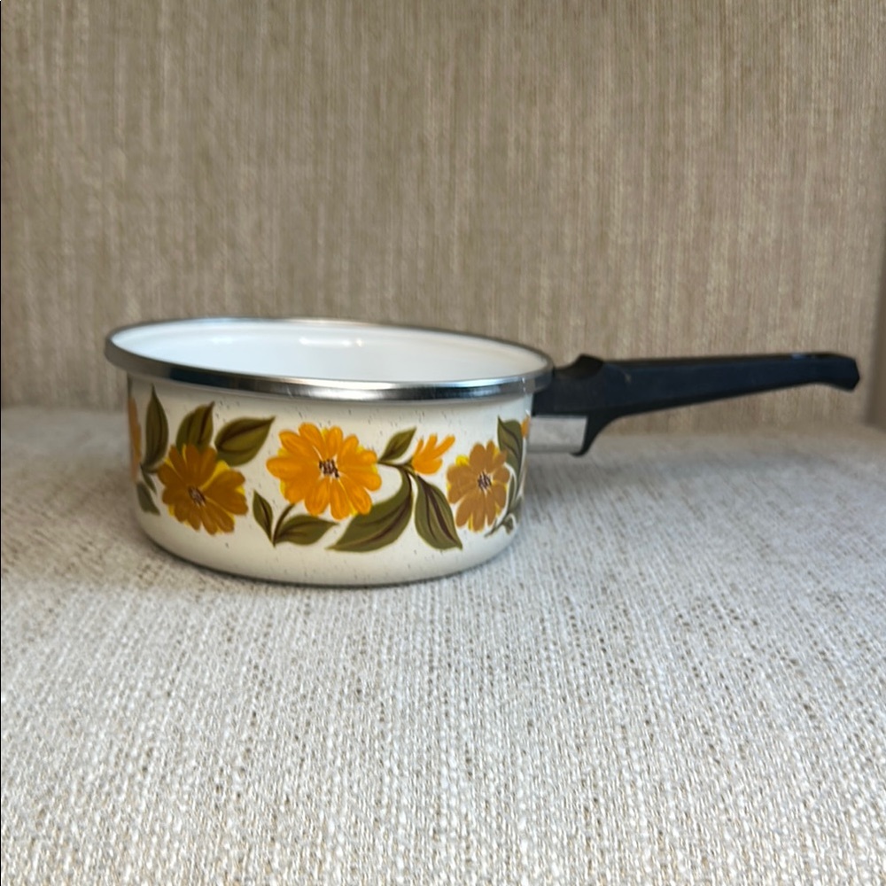 1970s Vintage JMP Capri Spain Enamelware 6” Saucepan
